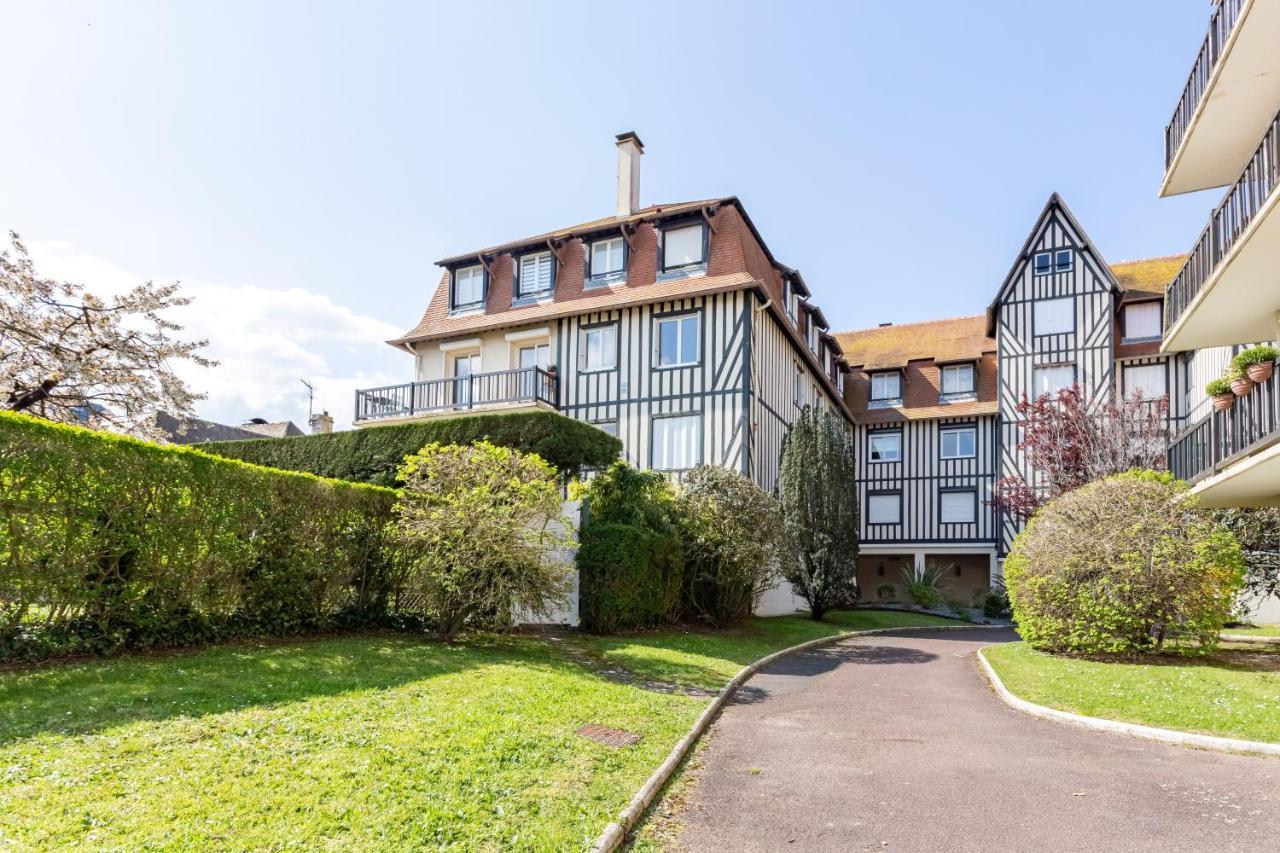 Le Carrousel - Appartement Avec Studio Attenant Deauville Eksteriør billede
