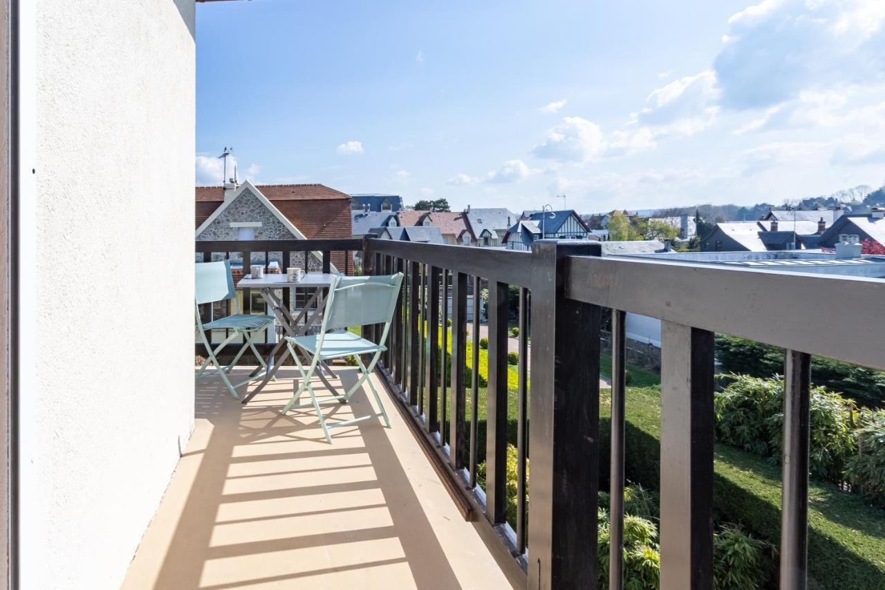 Le Carrousel - Appartement Avec Studio Attenant Deauville Eksteriør billede